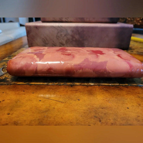 LOUIS VUITTON IKAT PINK VERNIS LONG WALLET - Picture 6 of 8